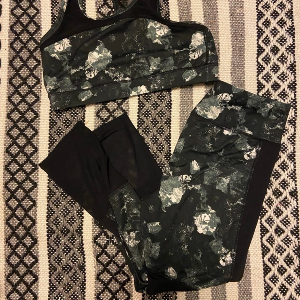 Threads 4 Thought Monochrome Floral Leggings